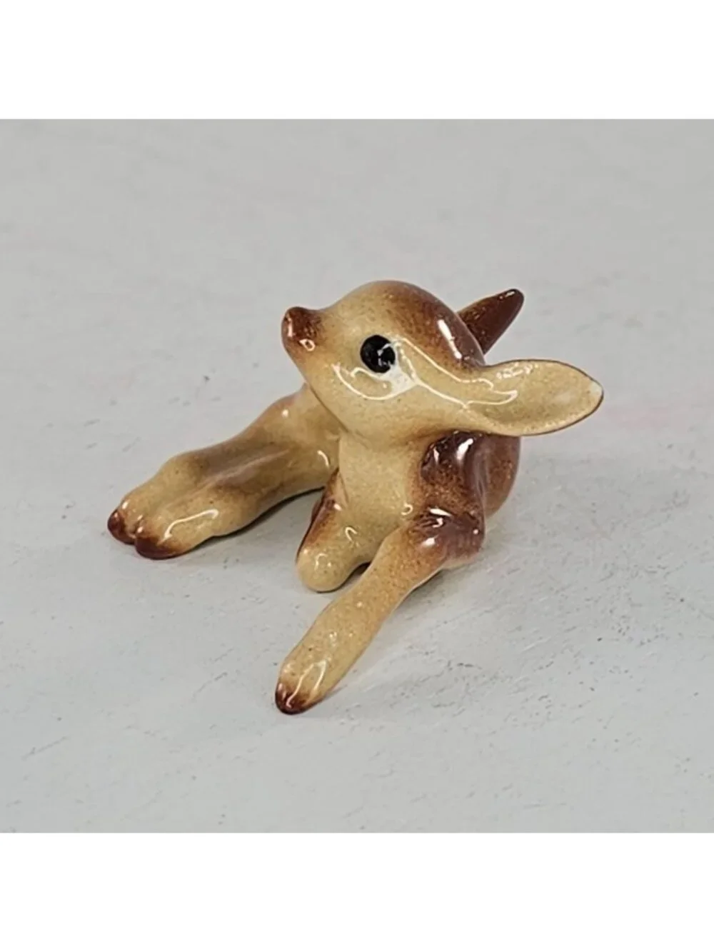 Hagen Renaker Fawn Lying Down Leg Out Baby Deer Miniature Figurine *Chip*